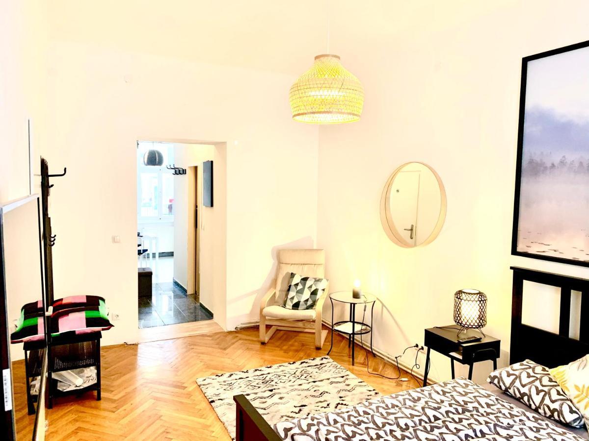 Urban City Retreat - By Nahuen Suites Graz Bagian luar foto