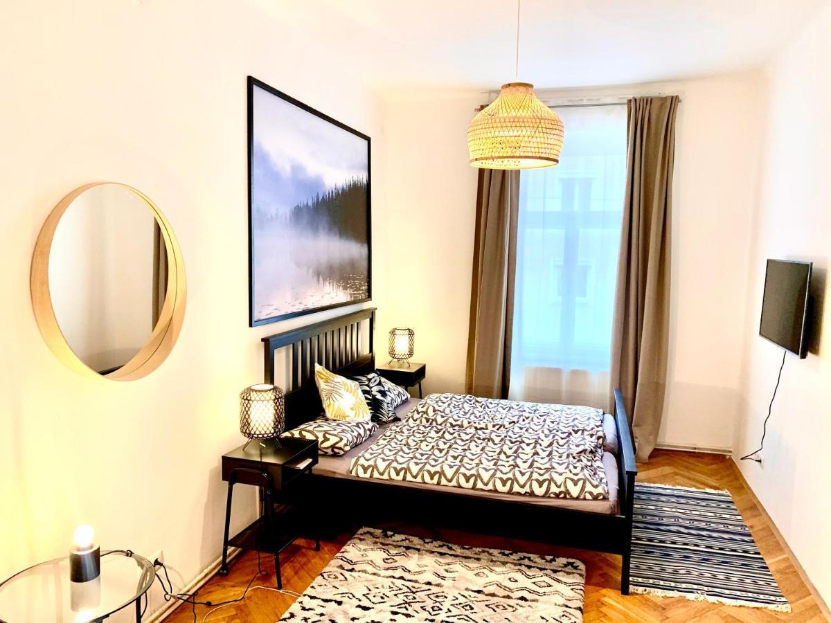 Urban City Retreat - By Nahuen Suites Graz Bagian luar foto